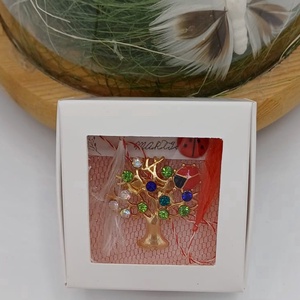 Mărțișor Pomul vieții auriu cu cristale multicolore � simbol al norocului și prosperității - bijuterii - mărțișor - Artynos.ro