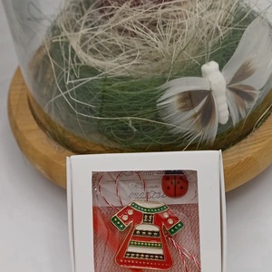 Mărțișor rochie tradițională românească � simbol al identității și norocului - bijuterii - mărțișor - Artynos.ro