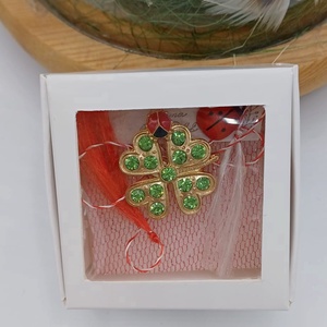 Mărțișor trifoi cu patru foi � simbol al norocului și prosperității - bijuterii - mărțișor - Artynos.ro