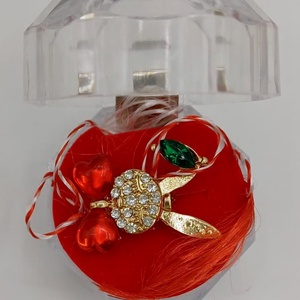 Martisor cu buburuza aurie si Iepuras cu papion� simbol al norocului si al primaverii - Artynos.ro