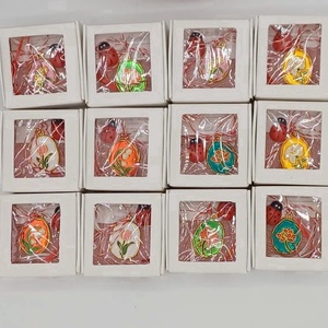 Martisoare cu flori � colectie eleganta, simbol al primaverii - Artynos.ro