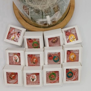 Mărțișoare cu flori � colecție elegantă, simbol al primăverii - bijuterii - mărțișor - Artynos.ro