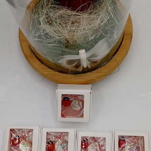 Mărțișor pandantiv rotund cu floare și perlă - bijuterii - mărțișor - Artynos.ro