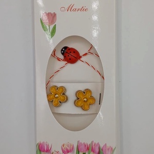 Butoni de cămașă tip mărțișor � floare galbenă cu buburuză,se poarta tot anul. - bijuterii - mărțișor - Artynos.ro