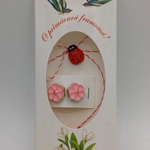 Butoni de camasa 1 pereche tip martisor � floare roz cu buburuza ,se poarta tot anul  - Artynos.ro