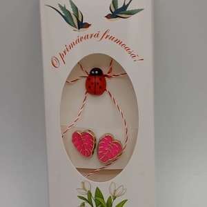 Butoni de cămașă 1 pereche ,tip mărțișor � frunza roz cu buburuză ,se poarta tot anul - bijuterii - mărțișor - Artynos.ro