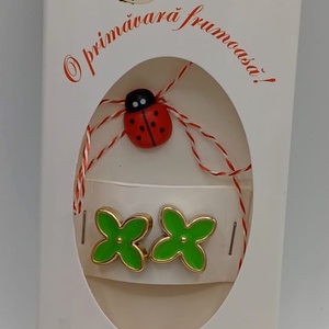 Butoni de cămașă 1 pereche, tip mărțișor � floare verde deschis cu buburuză,se poarta tot anul ,la haine - bijuterii - mărțișor - Artynos.ro