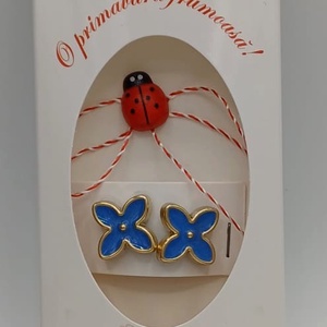 Butoni de cămașă,1 pereche,tip mărțișor � floare albastra cu buburuză,se poarta tot anul la orice tip de haina.  - bijuterii - mărțișor - Artynos.ro