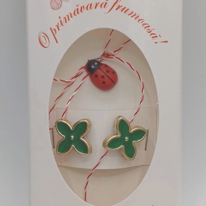 Butoni de cămașă,1 pereche tip mărțișor � floare verde inchis cu buburuză ,se poarta tot anul la orice tip de haina - bijuterii - mărțișor - Artynos.ro