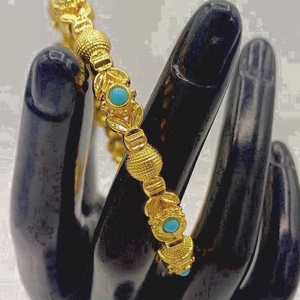 Bratara eleganta cu design decorativ, realizata din elemente metalice cu finisaj auriu, Bijuterii, Bratari, Bratari din cupru, Altele, ARTYNOS