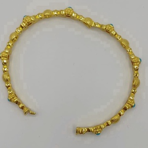 Brățară elegantă cu design decorativ, realizată din elemente metalice cu finisaj auriu - bijuterii - brățări - brățări din cupru - Artynos.ro