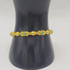 Brățară elegantă cu design decorativ, realizată din elemente metalice cu finisaj auriu - bijuterii - brățări - brățări din cupru - Artynos.ro