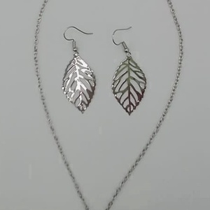 Set delicat de bijuterii realizat din oțel inoxidabil (stainless steel), compus din colier și cercei  - bijuterii - seturi de bijuterii - Artynos.ro