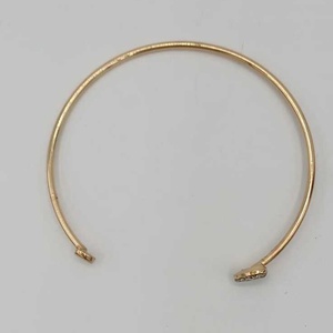 Brățară metalică culoare aurie � design elegant - bijuterii - brățări - brățări împletite - Artynos.ro