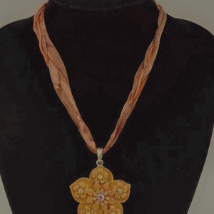 Pandantiv vintage cu lanț recuperat și reparat manual. - bijuterii - coliere - coliere cu multiple șiruri - Artynos.ro