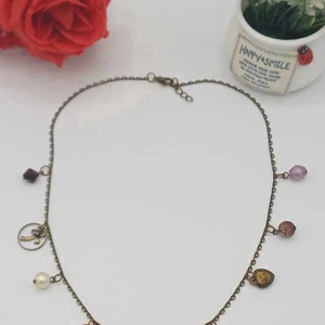 Colier vintage cu charmuri delicate, realizat pe lanț metalic în nuanță bronz antichizat. - bijuterii - coliere - coliere cu multiple șiruri - Artynos.ro