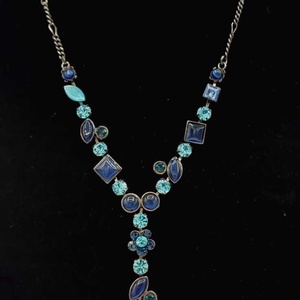 Colier statement de lux, realizat pe lant metalic negru cu finisaj elegant, Bijuterii, Coliere, Coliere cu pandative, Aranjament de flori, ARTYNOS