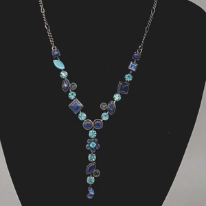 Colier statement de lux, realizat pe lanț metalic negru cu finisaj elegant - bijuterii - coliere - coliere cu pandative - Artynos.ro