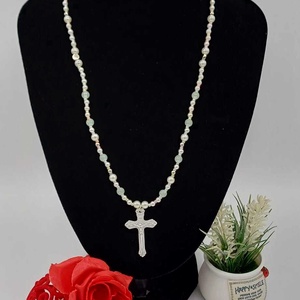 Colier elegant cu simbol religios si culori neon noaptea. - bijuterii - coliere - coliere din mărgele - Artynos.ro