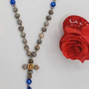 Mătănie / rozariu cu aspect tradițional, de buzunar,realizată din mărgele rotunde din lemn natural,cu perle albastre. - casă & stil de viață - accesorii religioase - binecuvântarea casei - Artynos.ro