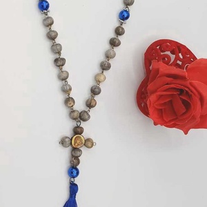Mătănie / rozariu cu aspect tradițional, de buzunar,realizată din mărgele rotunde din lemn natural,cu perle albastre. - casă & stil de viață - accesorii religioase - binecuvântarea casei - Artynos.ro