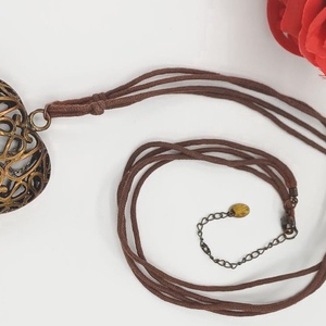 Colier cu pandantiv inimă vintage � șiret din piele naturală. - bijuterii - coliere - coliere cu pandative - Artynos.ro