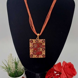 Colier deosebit, cu design elegant și accente vintage - bijuterii - coliere - pandative - Artynos.ro