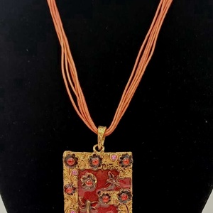 Colier deosebit, cu design elegant si accente vintage - Artynos.ro