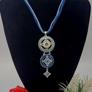 Colier elegant cu pandantive multiplu � nuante de albastru ,turqoise. - Artynos.ro