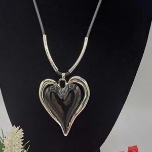 Colier elegant cu pandantiv inimă � negru ,argintiu Colier modern și rafinat. - bijuterii - coliere - coliere cu pandative - Artynos.ro