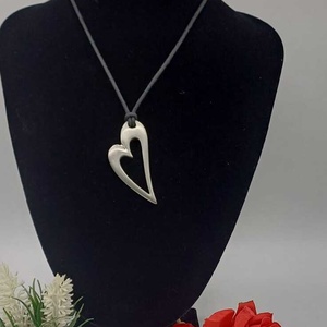 Colier minimalist cu pandantiv inimă stilizată - bijuterii - coliere - coliere cu pandative - Artynos.ro