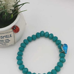 Brățară din mărgele de sticlă fațetată, în nuanțe intense de turcoaz, cu un luciu delicat. - bijuterii - brățări - brățări din perle - Artynos.ro