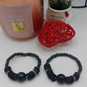 Bratari masculine,realizate manual pe fir de sarma metalica,cu margele plate de lava vulcanica., Bijuterii, Bratari, Bratari din pietre semipretioase, Confectionarea bijuteriilor, Bratari realizate manuale pe fir de sarma metalica, decorata cu perle din lemn natural si margele p..., ARTYNOS