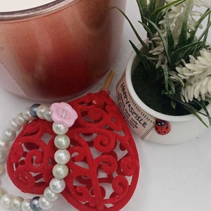 Brățară delicată realizată din perle cu aspect sidefat, în nuanțe fine de alb lăptos - bijuterii - brățări - brățări din mărgele - Artynos.ro