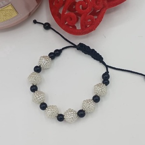 Bratara handmade cu snur reglabil, realizata din margele decorative cu efect sidefat, Bijuterii, Bratari, Bratari din margele, Confectionarea bijuteriilor, Bratara handmade cu snur reglabil, realizata din margele decorative cu efect sidefat, texturate, in..., ARTYNOS