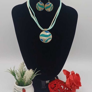 Set de bijuterii, colier și cercei asortați. - bijuterii - coliere - pandative - Artynos.ro