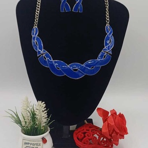 Set de bijuterii modern si contemporan. - bijuterii - coliere - coliere cu pandative - Artynos.ro