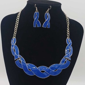 Set de bijuterii modern si contemporan. - bijuterii - coliere - coliere cu pandative - Artynos.ro