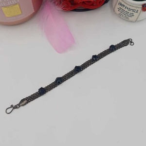 Brățară delicată realizată din lanț metalic cu aspect vintage, în nuanțe negru închis - bijuterii - brățări - brățări împletite - Artynos.ro