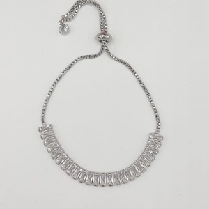 Brățară fină și elegantă, realizată din lanț metalic argintiu cu sistem reglabil tip glisant (slider). - bijuterii - brățări - brățări din pietre semiprețioase - Artynos.ro