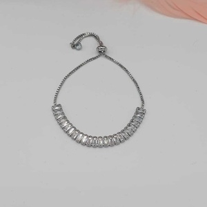 Bratara fina si eleganta, realizata din lant metalic argintiu cu sistem reglabil tip glisant (slider)., Bijuterii, Bratari, Bratari din pietre semipretioase, Decoupage, transfer si tehnici servetel, ARTYNOS