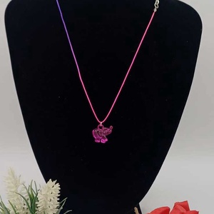 Colier delicat si jucaus, realizat cu snur subtire in nuante vibrante de roz si mov, c uelefant roz  fucsia., Bijuterii, Coliere, Coliere din margele, Confectionarea bijuteriilor, ARTYNOS