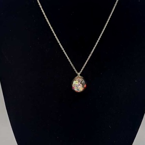 Colier cu glob acrilic cu sclipici in interior. - bijuterii - coliere - coliere cu pandative - Artynos.ro