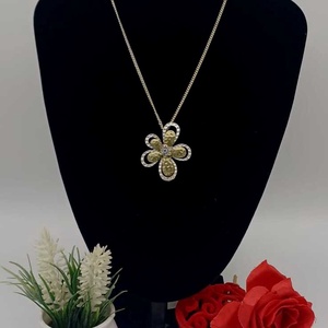 Colier delicat, minimalist, realizat din lanț metalic subțire, cu floare decorata. - bijuterii - coliere - coliere cu pandative - Artynos.ro