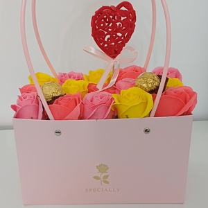 Geanta mare cu trandafiri din sapun. - casă & stil de viață - decorațiuni de casă - accesorii florale - buchete de flori - Artynos.ro