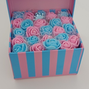 Cutie cu trandafiri din sapun., Casa & Stil de viata, Decoratiuni de casa, Accesorii florale, Buchete de flori, Aranjament de flori, ARTYNOS