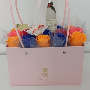 Geanta mare cu trandafiri ,Rafaello si Sampanie, Casa & Stil de viata, Decoratiuni de casa, Accesorii florale, Buchete de flori, Altele, Aranjament de flori, ARTYNOS