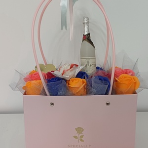 Geanta mare cu trandafiri ,Rafaello si Sampanie - casă & stil de viață - decorațiuni de casă - accesorii florale - buchete de flori - Artynos.ro