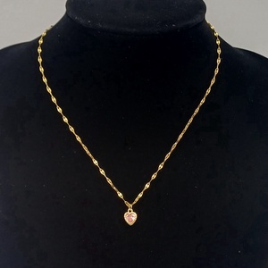 Colier cu pandativ placat cu aur de 18K ,pandantivul cu piatra roz ,zirconiu sintetic. - bijuterii - coliere - coliere din aur - Artynos.ro