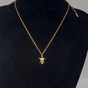 Colier cu pandativ broscuța placat cu aur de 14K. - bijuterii - coliere - coliere din aur - Artynos.ro